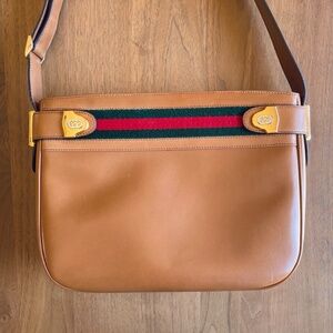 authentic vintage Gucci leather shoulder bag tan  red green detailing